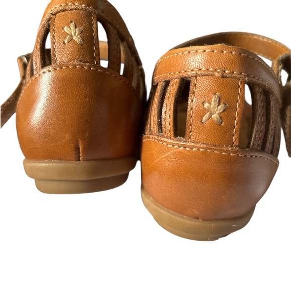 Cobb Hill by New Balance Tan Sandals with Soft Leather - Picture 2 of 5